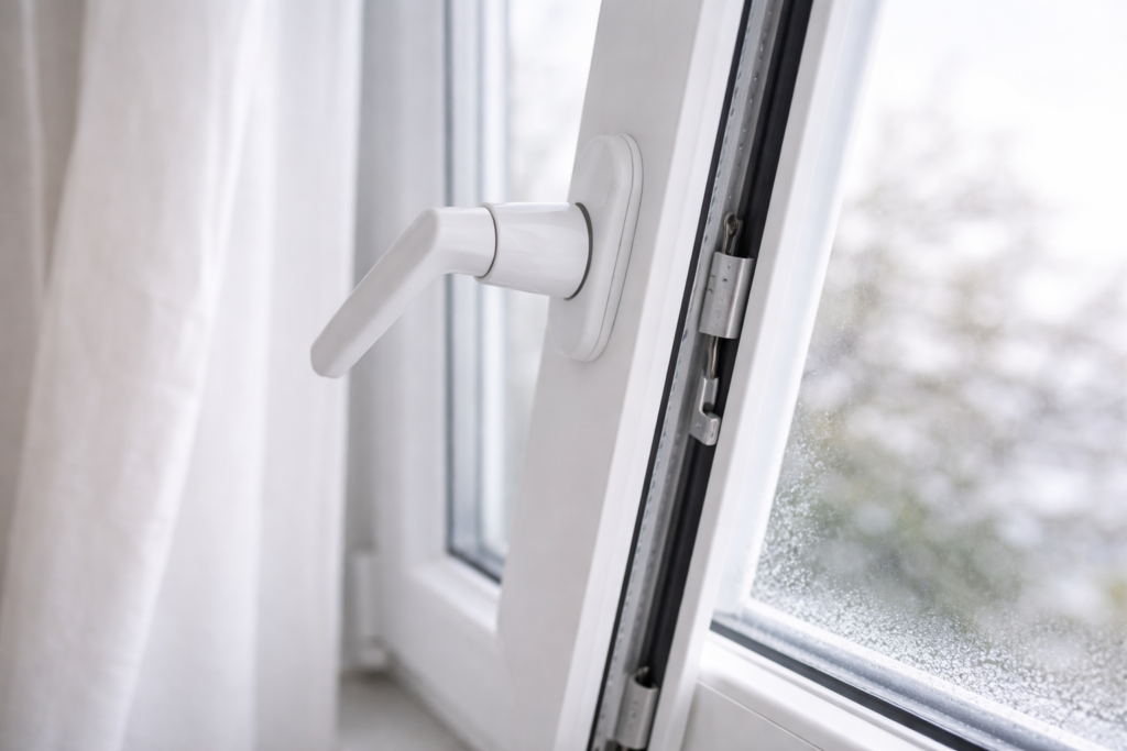 La maniglia della porta sembra allentata? Cosa la causa di solito