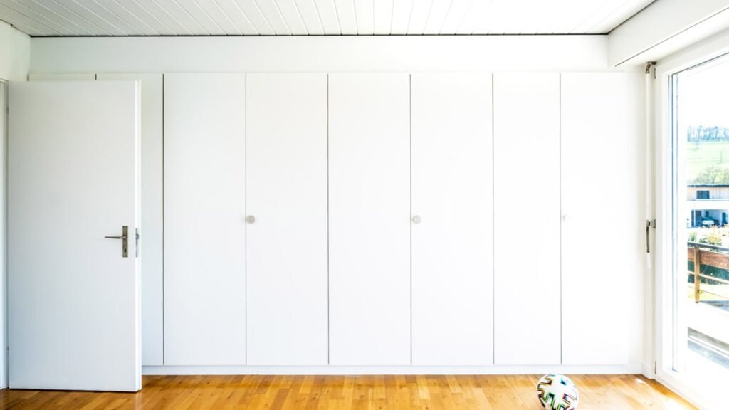 Inmeblock - Soluciones profesionales de carpintería a medida para proyectos residenciales y comerciales en Valencia.